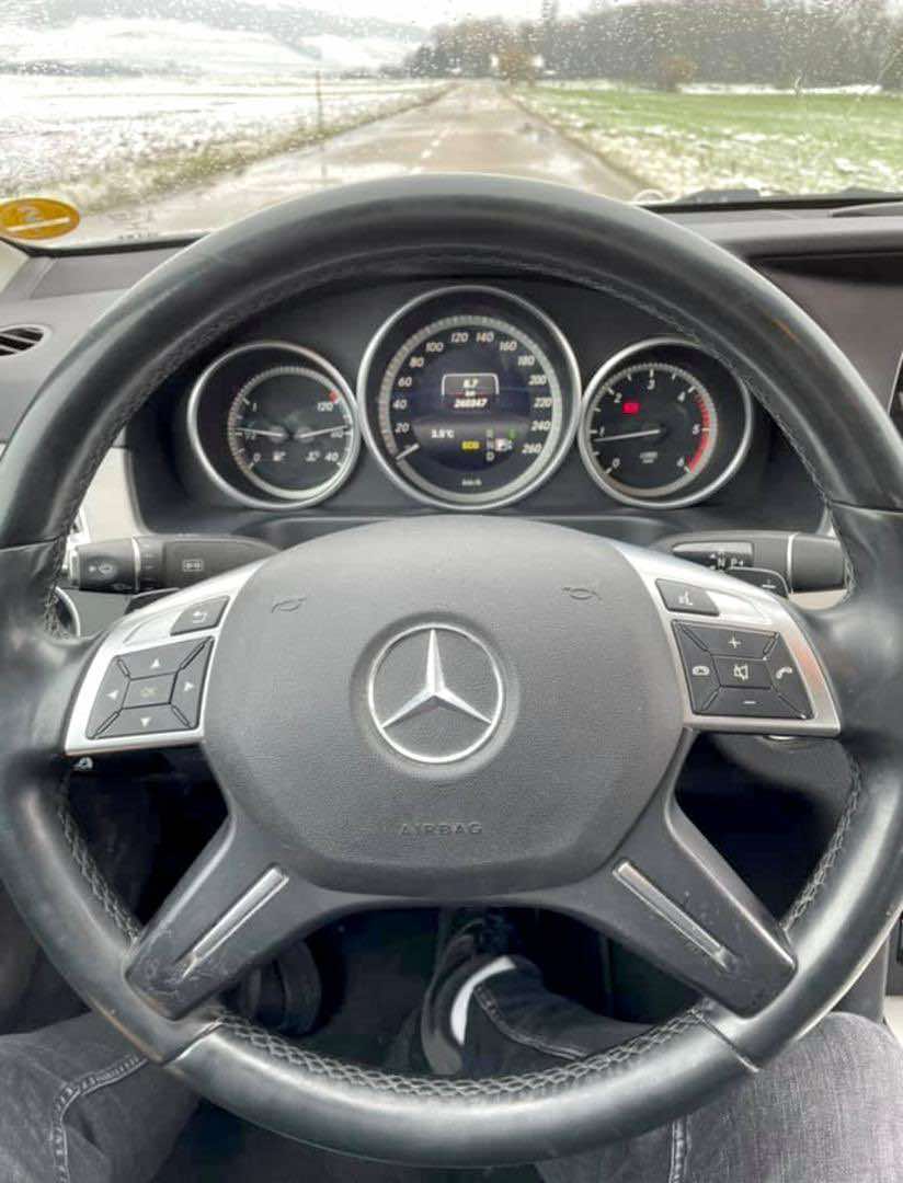 
								Mercedes-Benz E 250 4MATIC – Boîte automatique, expertisée, pneus été & hiver full									