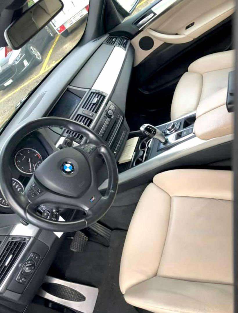 
								BMW X5 M40d  BMW X5 M40d en très bonne état, 240000km, année 2010 full									