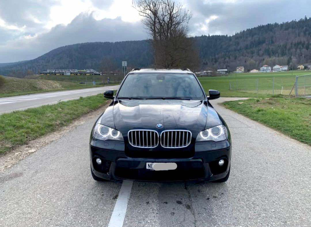 
								BMW X5 M40d  BMW X5 M40d en très bonne état, 240000km, année 2010 full									