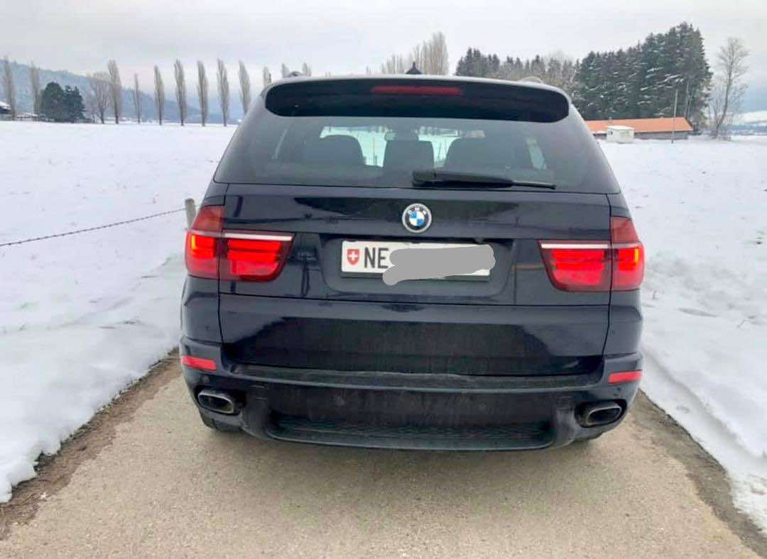 
								BMW X5 M40d  BMW X5 M40d en très bonne état, 240000km, année 2010 full									