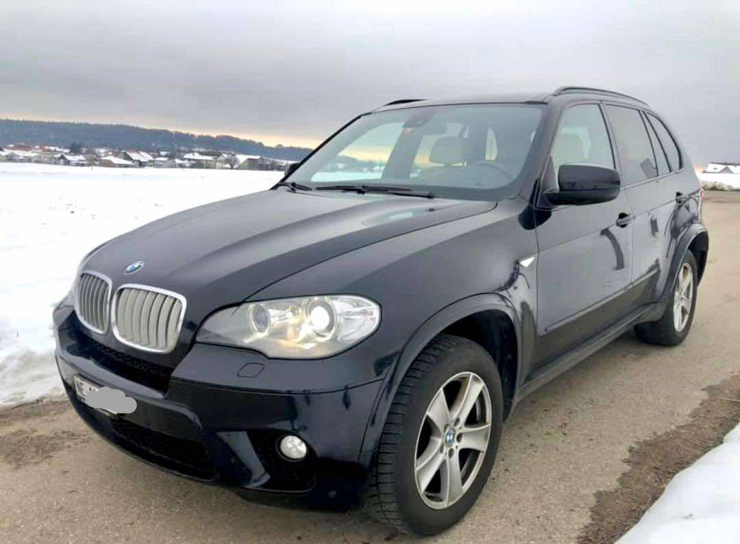 
								BMW X5 M40d  BMW X5 M40d en très bonne état, 240000km, année 2010 full									