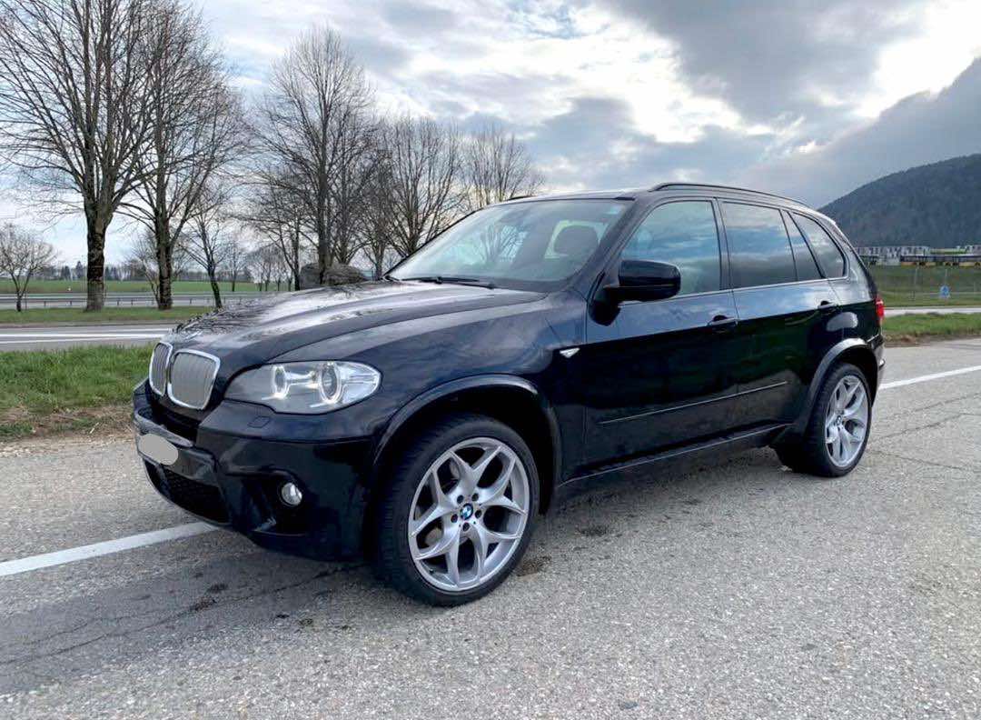 
								BMW X5 M40d  BMW X5 M40d en très bonne état, 240000km, année 2010 full									