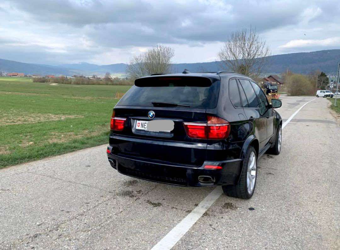 
								BMW X5 M40d  BMW X5 M40d en très bonne état, 240000km, année 2010 full									