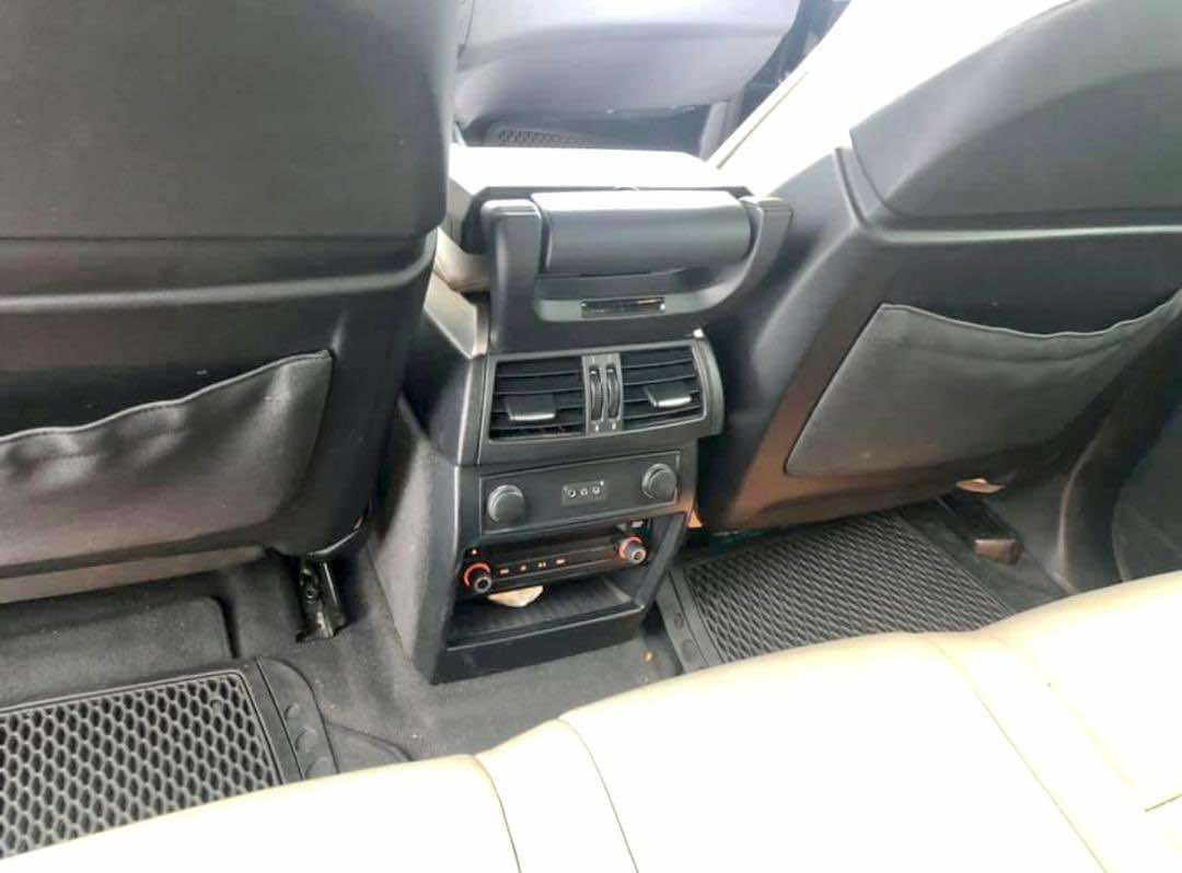 
								BMW X5 M40d  BMW X5 M40d en très bonne état, 240000km, année 2010 full									